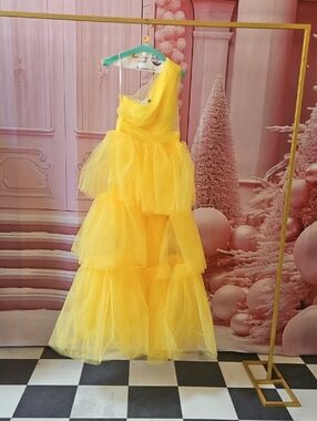 Elegant Yellow One-Shoulder Tiered Tulle Formal Dress